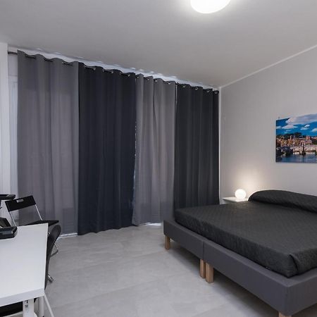 Travelershome Ciampino Airport Guesthouse 600M To Airport Exteriör bild