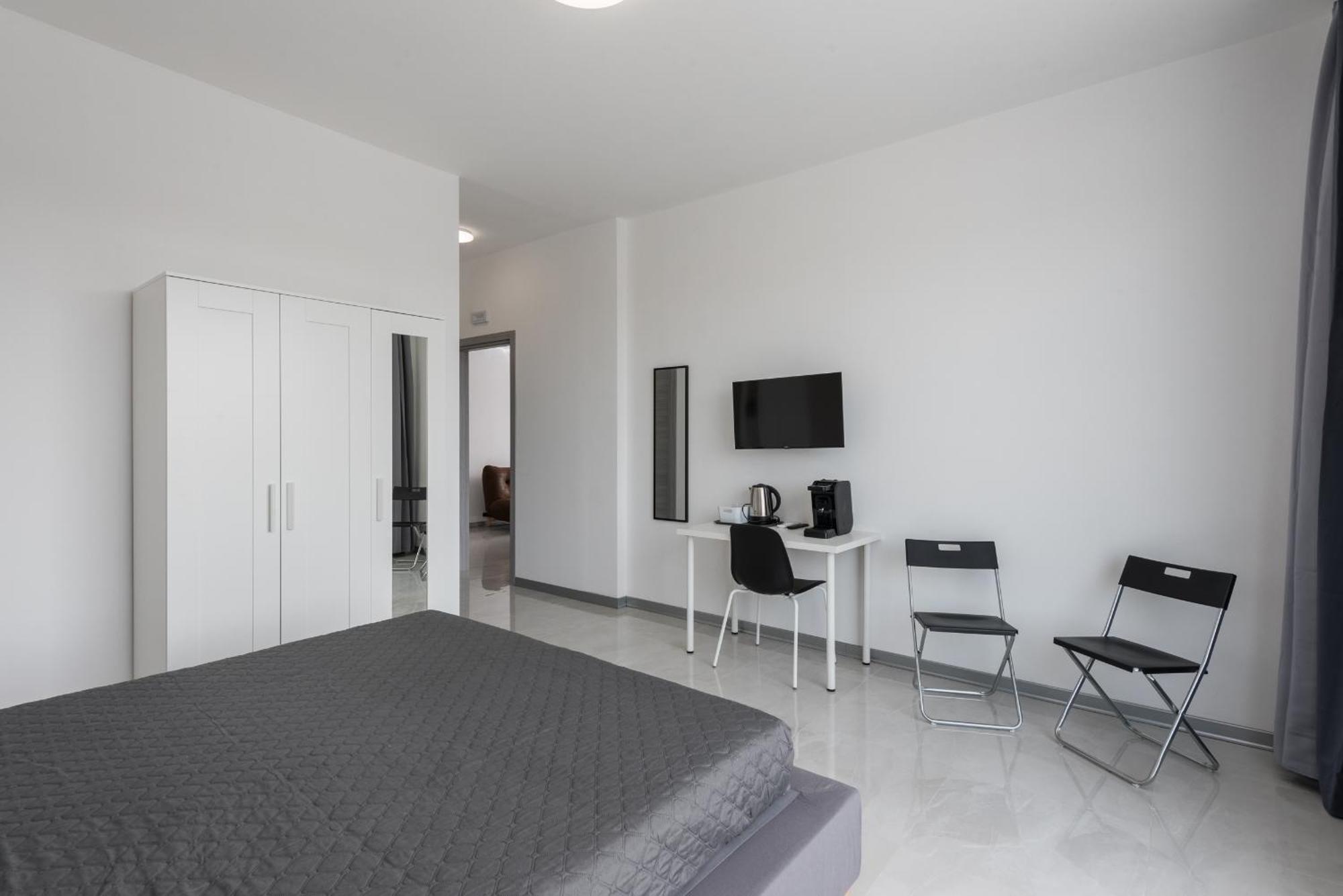 Travelershome Ciampino Airport Guesthouse 600M To Airport Exteriör bild