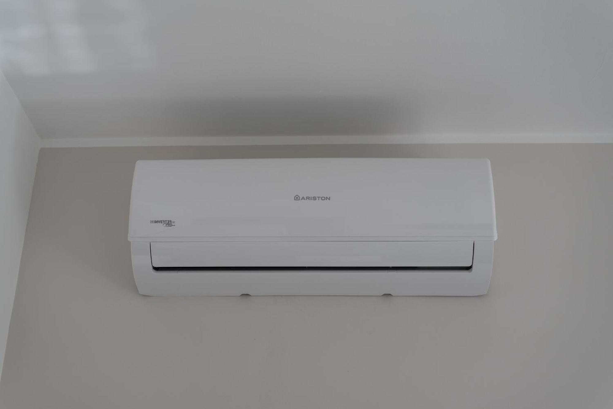 Travelershome Ciampino Airport Guesthouse 600M To Airport Exteriör bild
