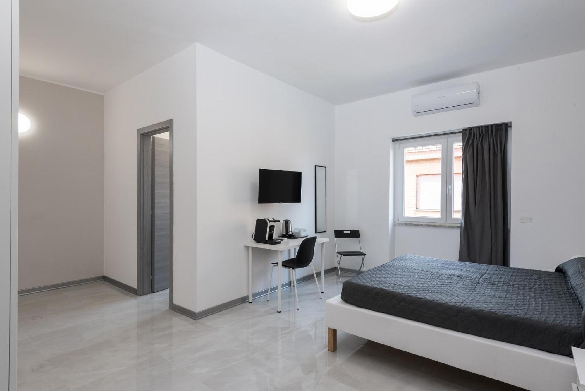 Travelershome Ciampino Airport Guesthouse 600M To Airport Exteriör bild
