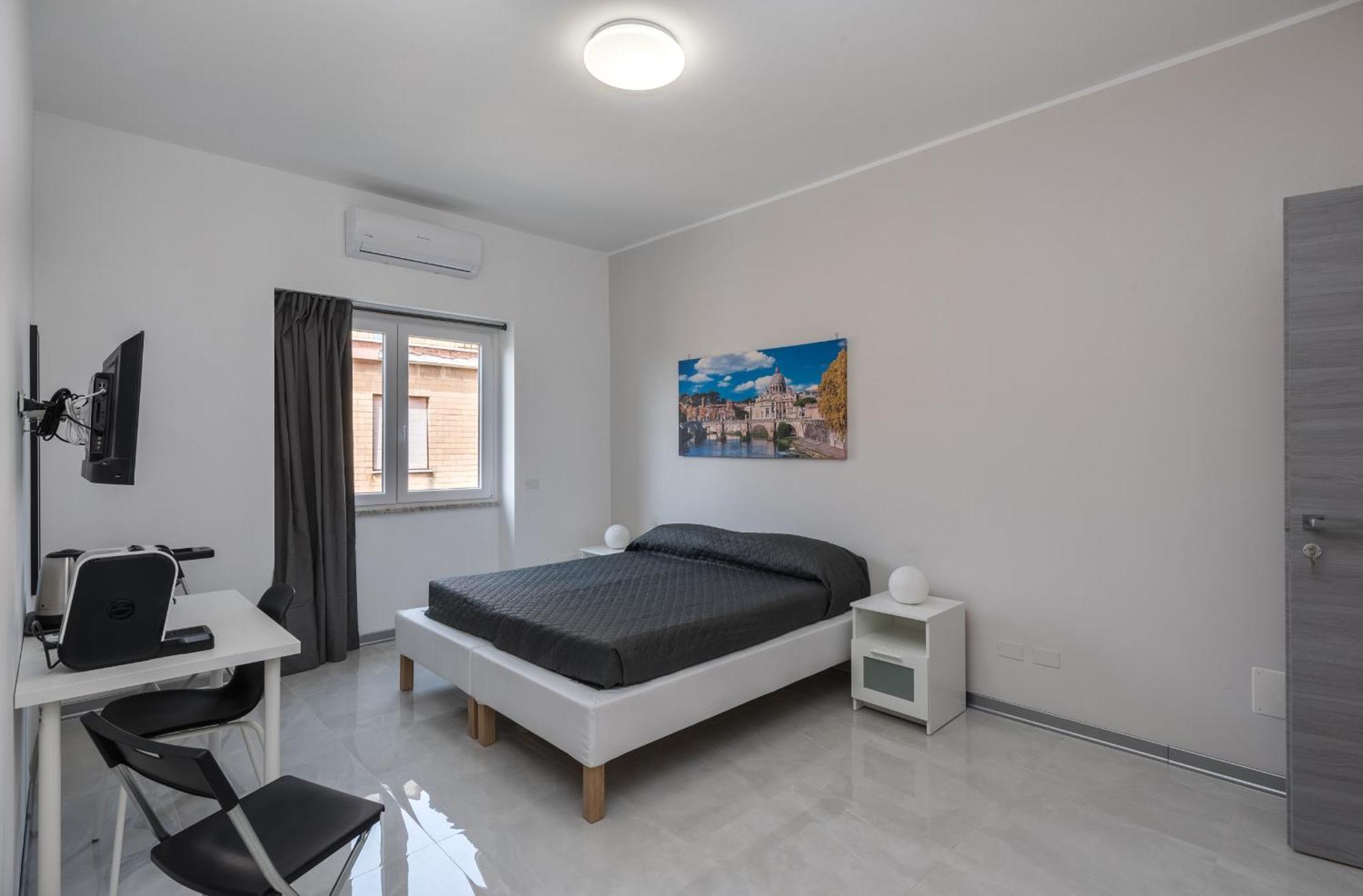 Travelershome Ciampino Airport Guesthouse 600M To Airport Exteriör bild