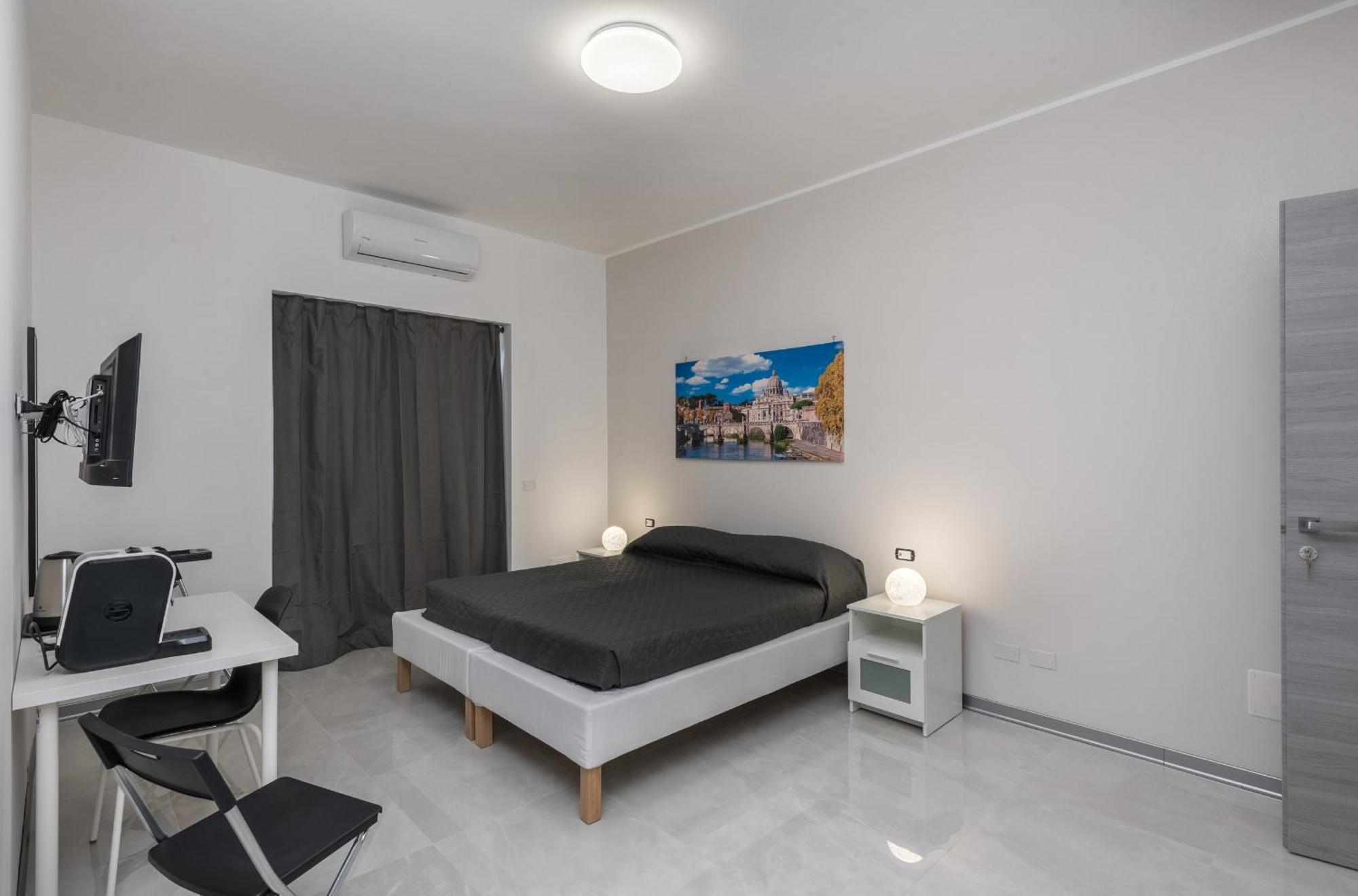 Travelershome Ciampino Airport Guesthouse 600M To Airport Exteriör bild