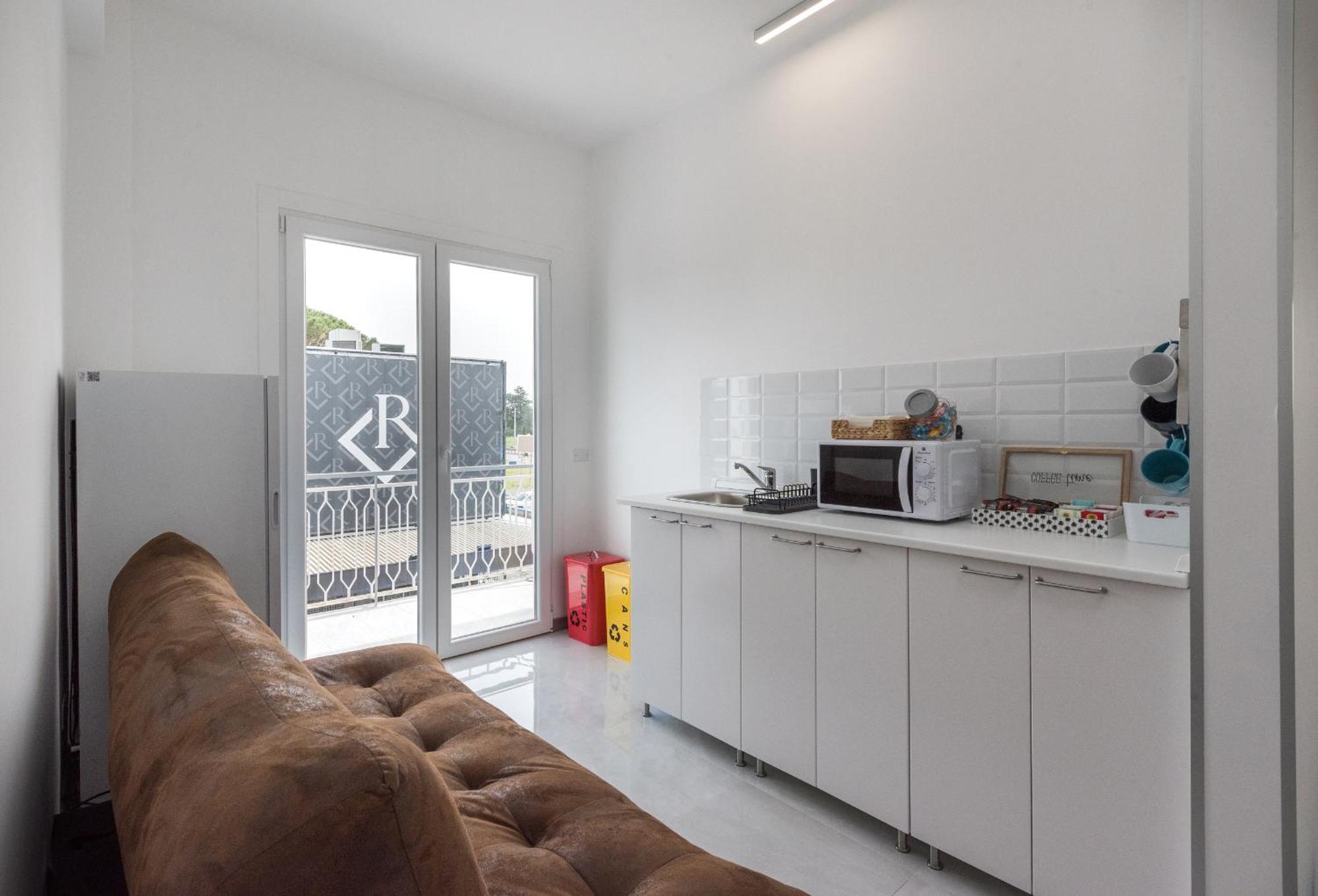 Travelershome Ciampino Airport Guesthouse 600M To Airport Exteriör bild