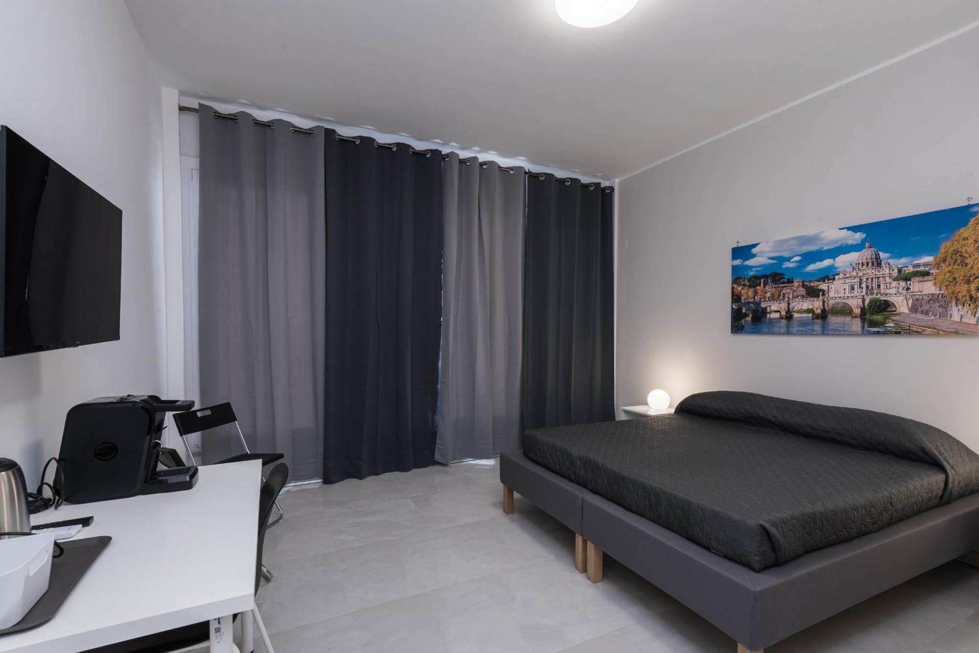 Travelershome Ciampino Airport Guesthouse 600M To Airport Exteriör bild