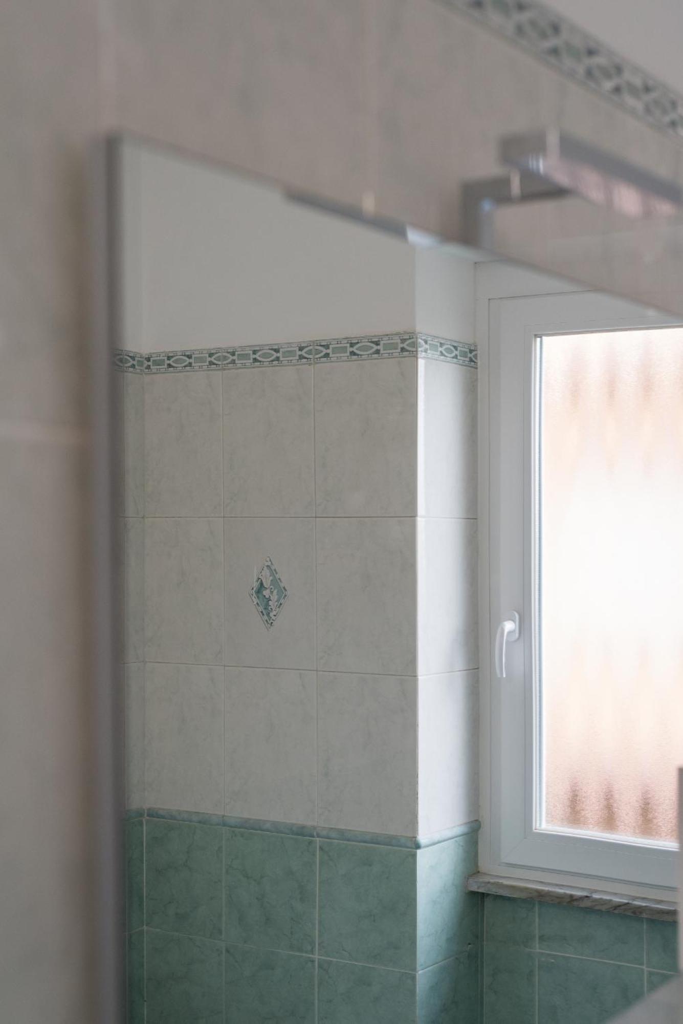 Travelershome Ciampino Airport Guesthouse 600M To Airport Exteriör bild