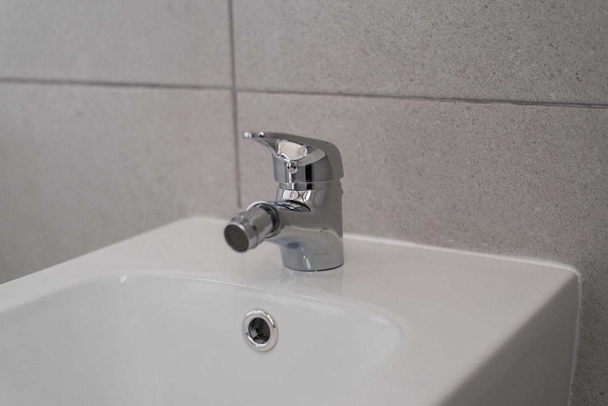 Travelershome Ciampino Airport Guesthouse 600M To Airport Exteriör bild