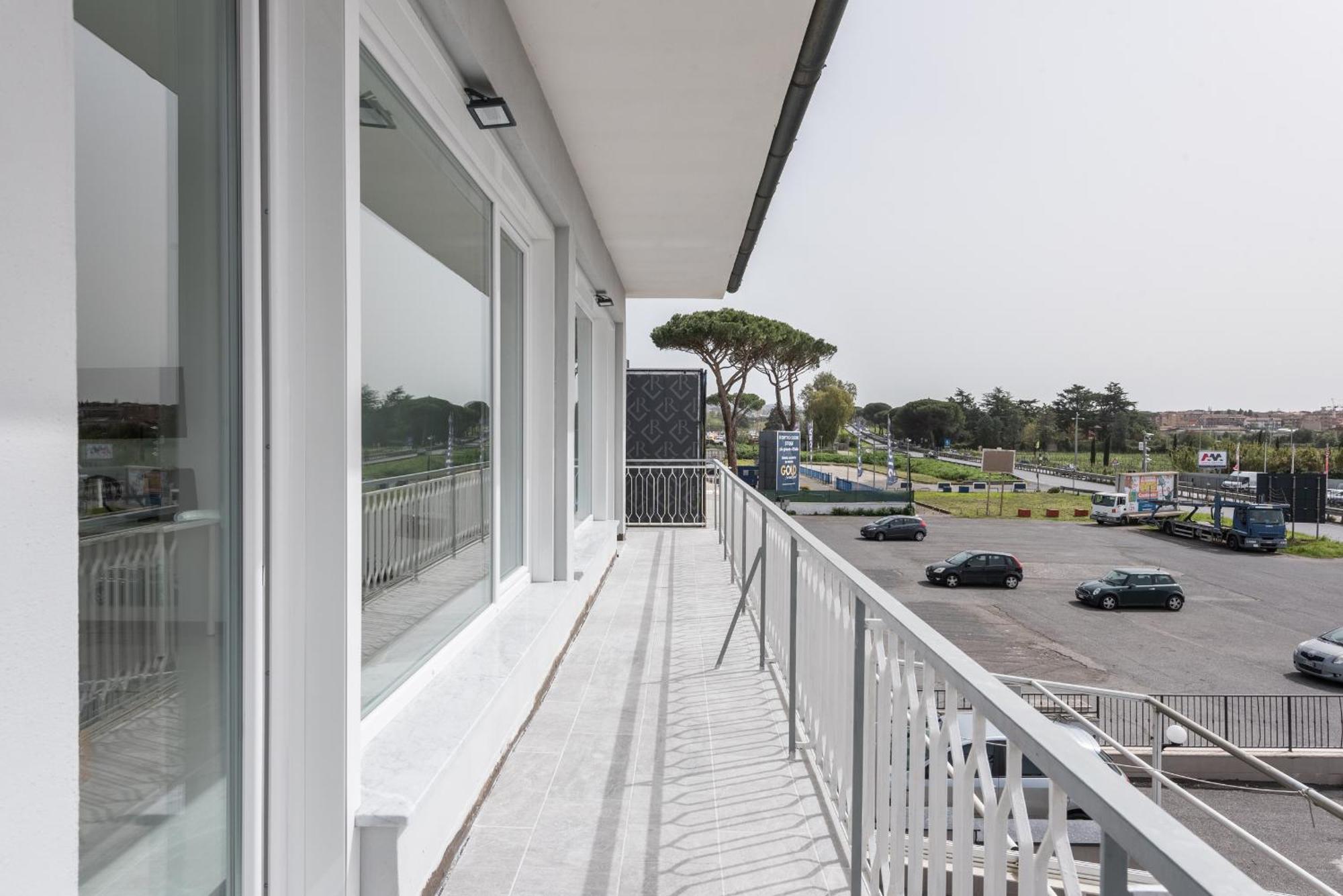 Travelershome Ciampino Airport Guesthouse 600M To Airport Exteriör bild