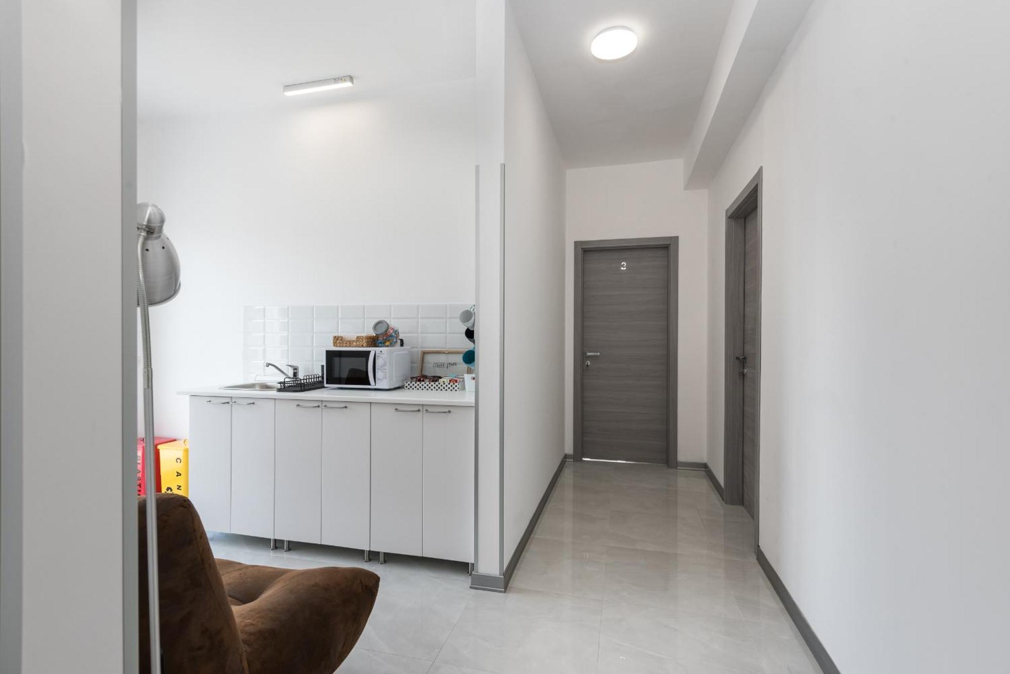 Travelershome Ciampino Airport Guesthouse 600M To Airport Exteriör bild