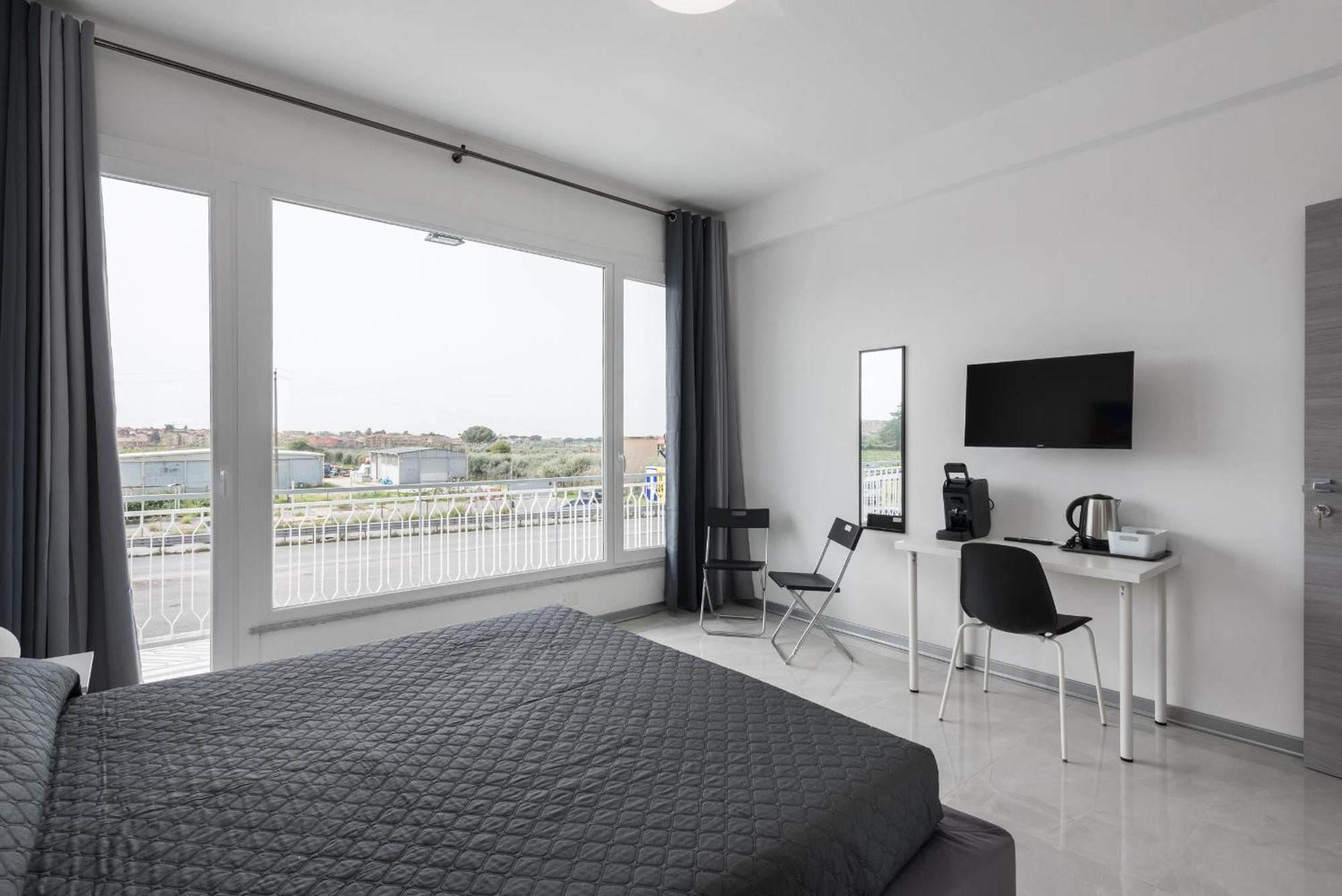 Travelershome Ciampino Airport Guesthouse 600M To Airport Exteriör bild