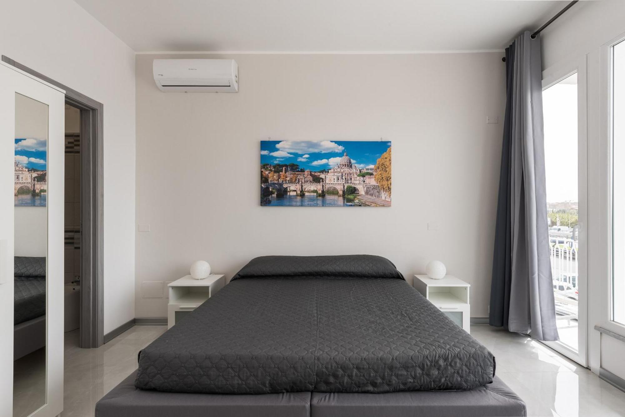 Travelershome Ciampino Airport Guesthouse 600M To Airport Exteriör bild