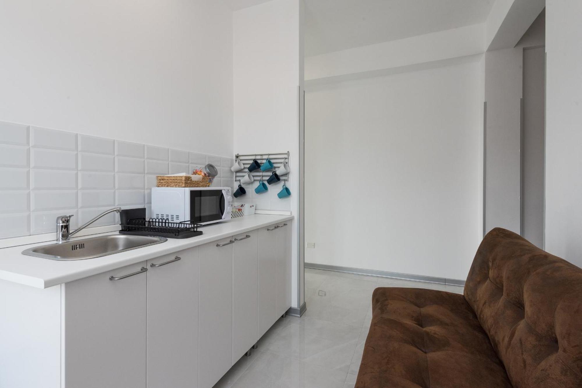 Travelershome Ciampino Airport Guesthouse 600M To Airport Exteriör bild