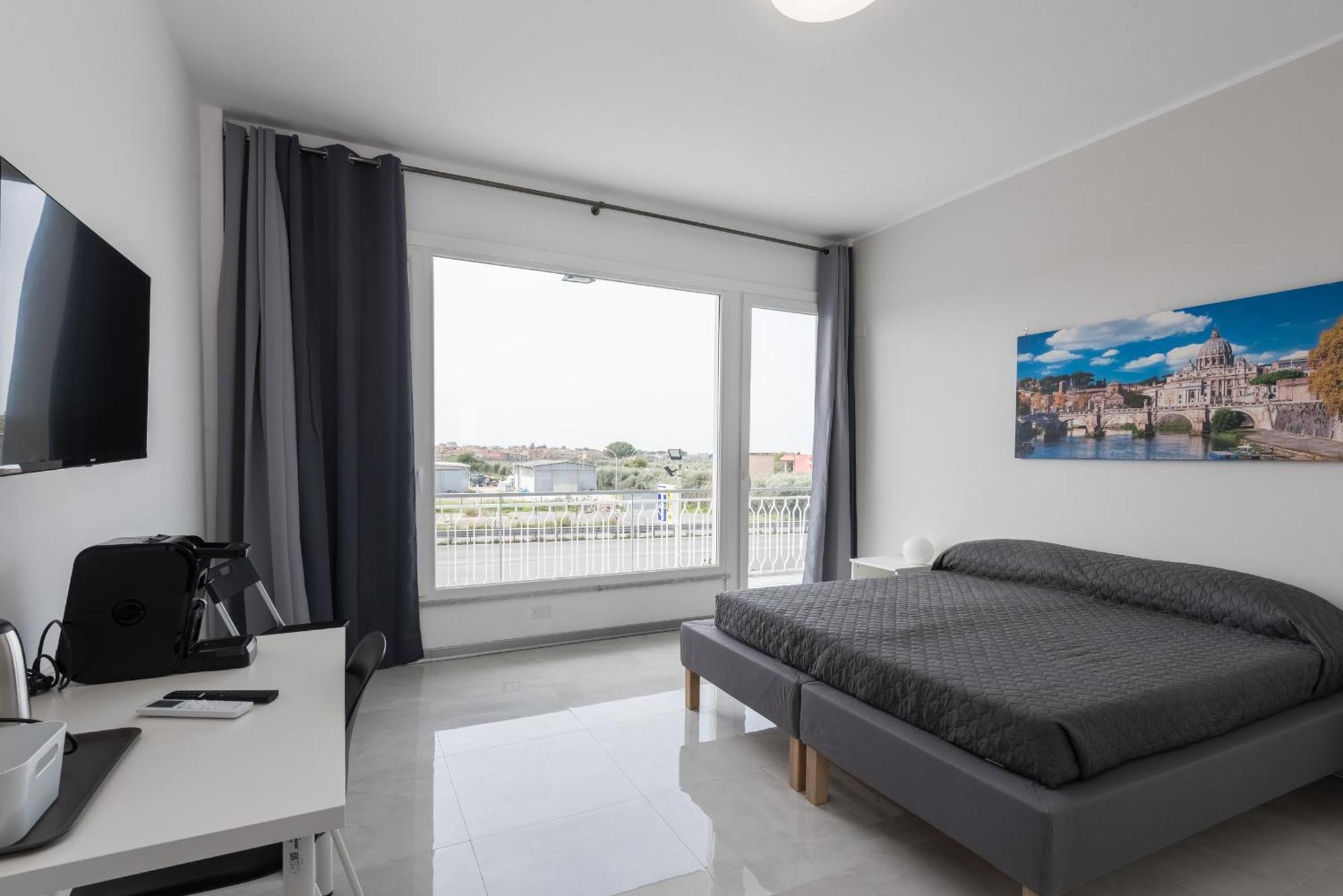 Travelershome Ciampino Airport Guesthouse 600M To Airport Exteriör bild