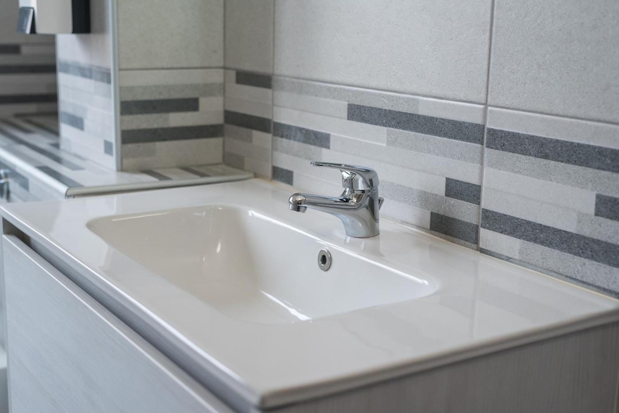 Travelershome Ciampino Airport Guesthouse 600M To Airport Exteriör bild