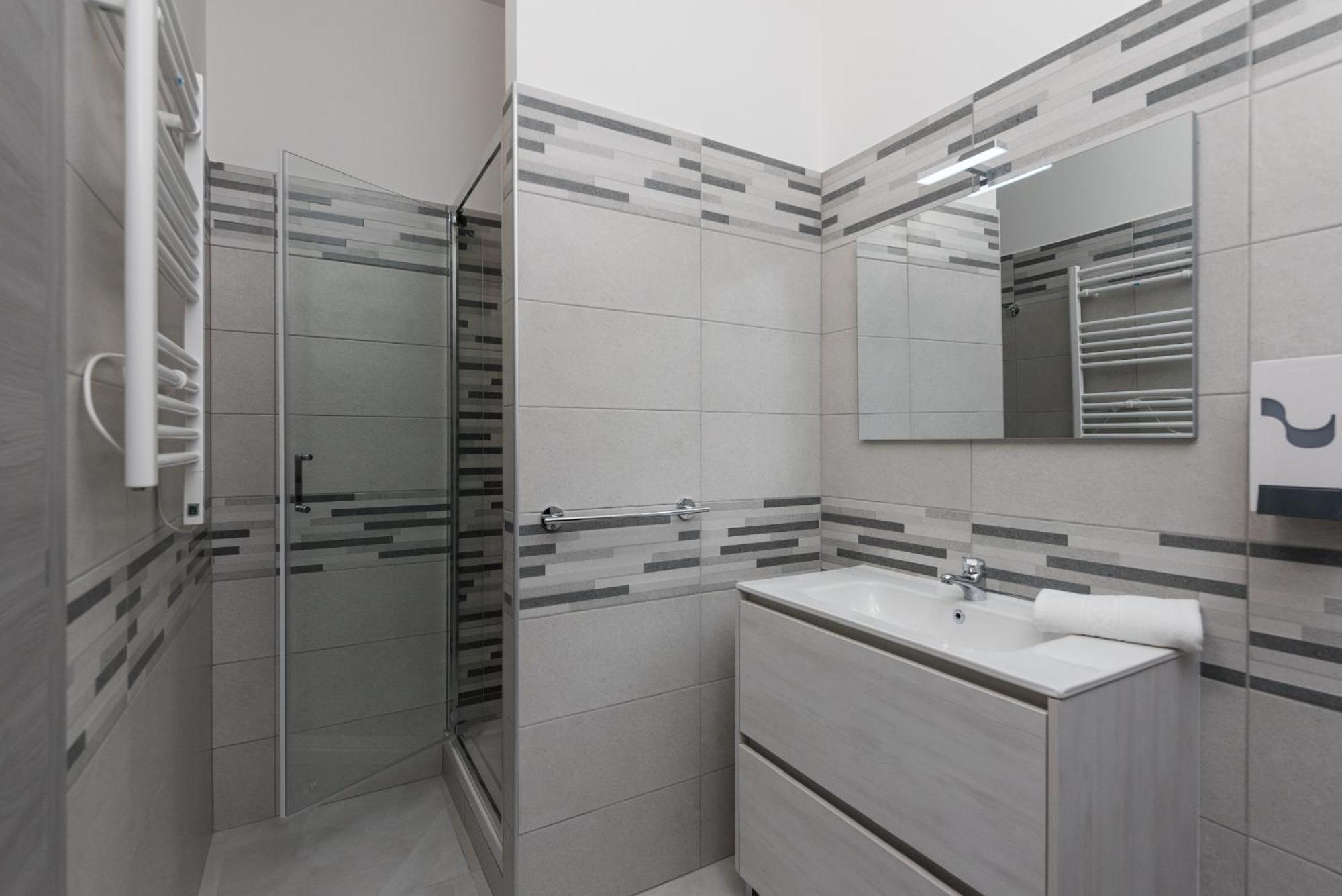 Travelershome Ciampino Airport Guesthouse 600M To Airport Exteriör bild